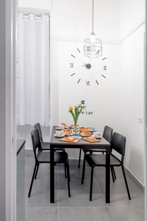 Bartolomeo 61 Apartment Napoli Bagian luar foto