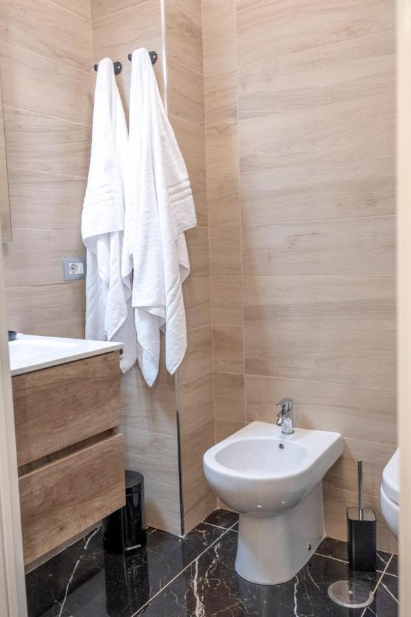Bartolomeo 61 Apartment Napoli Bagian luar foto